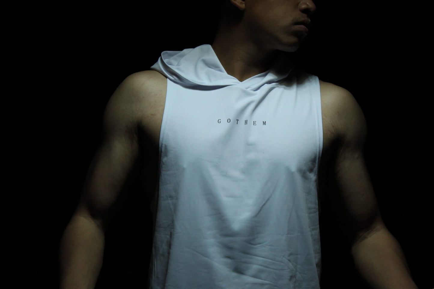 AEGIS- camisa de entrenamiento con capucha